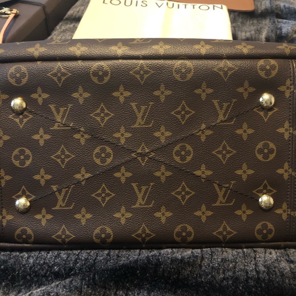 Louis Vuitton Monogram Canvas Artsy MM Satchel - Picture 5 of 14